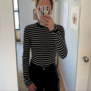 Aritzia Light Turtleneck Sweater - Size Small